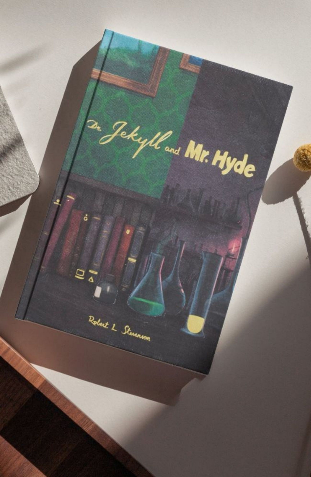 Wordsworth Collectors Edition l Dr Jekyll & Mr Hyde - Robert Louis Stephenson, showing respectability and darkness. - Now only R219
